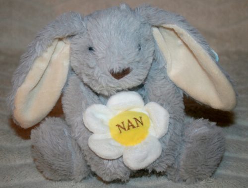  MERAVIGLIOSA MASCOT NAN CONIGLIO con fiore bianco NOVITÀ!