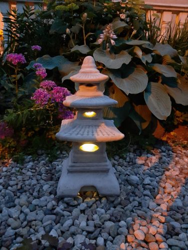  Figura da giardino di una pagoda, lampada giapponese, lanterna