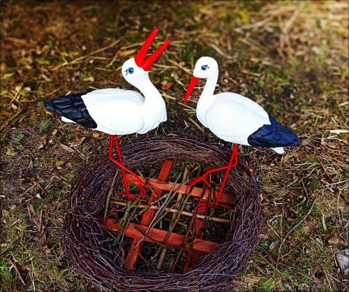  Figura decorativa da giardino - NIDO DI CICOGNA CON DUE PICCOLI