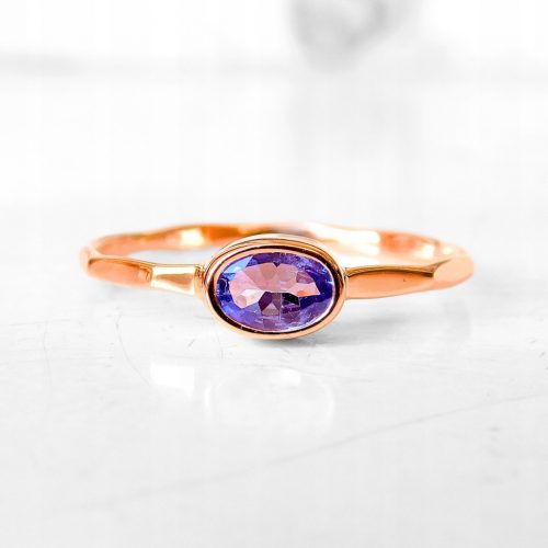  Anello in oro con tanzanite - tanzanite ovale