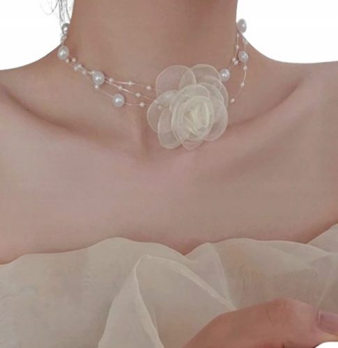  Un meraviglioso girocollo con rose color crema, collana di fiori di rose ecru con romantiche perle