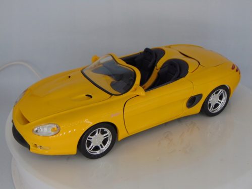  MAISTO 1993 FORD MUSTANG MACH III CONVERTIBILE CONCEPT CAR 1:18