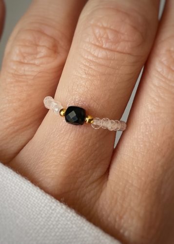  Anello elastico con tormalina nera e cristallo di rocca