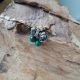  Orecchini in argento con malachite e borchie ad anello