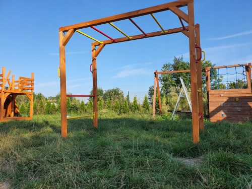 Parco giochi, bar, palestra, arrampicata, acrobazie